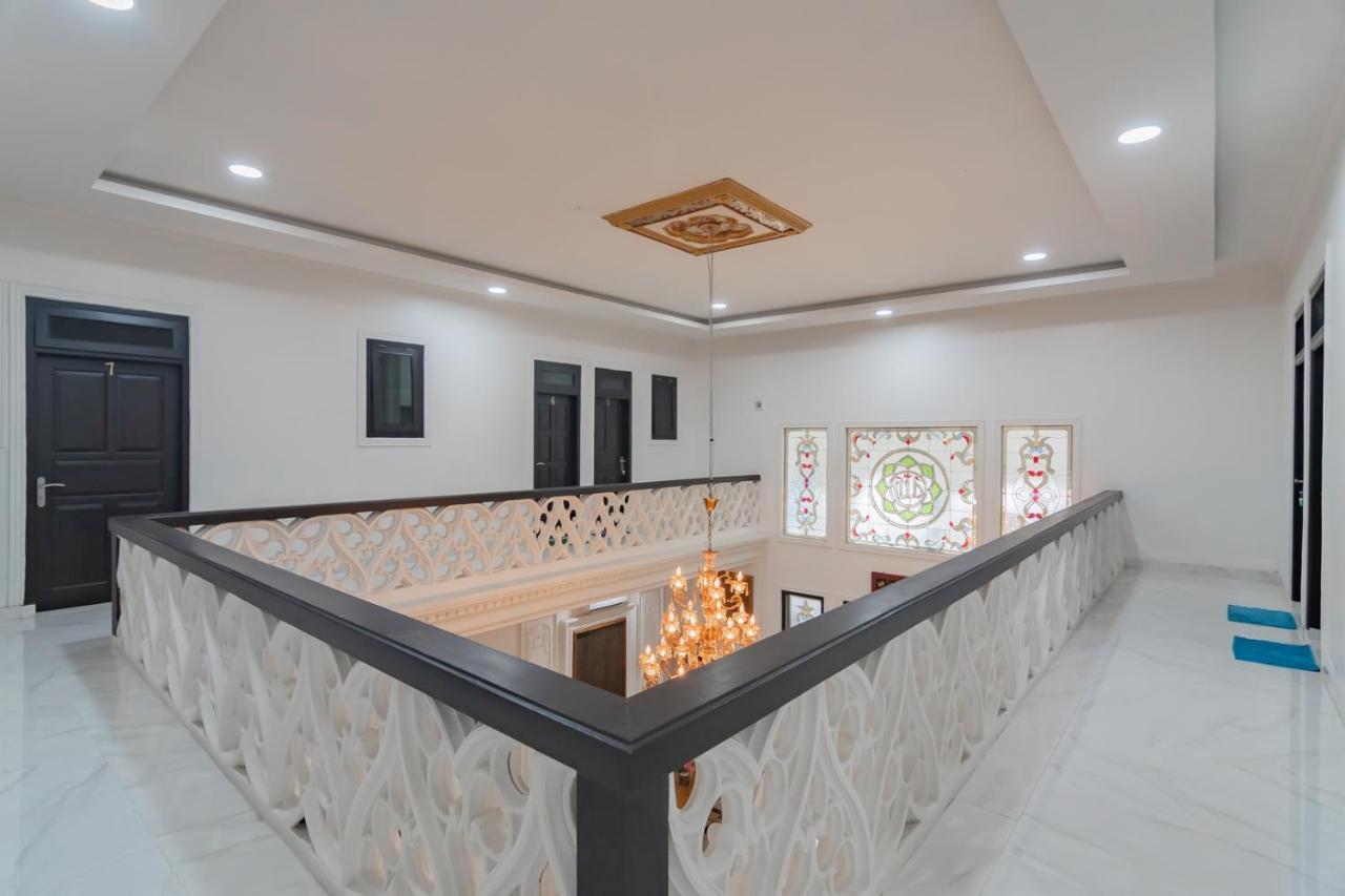 Family Homestay Syariah Cirebon Mitra Reddoorz Zewnętrze zdjęcie
