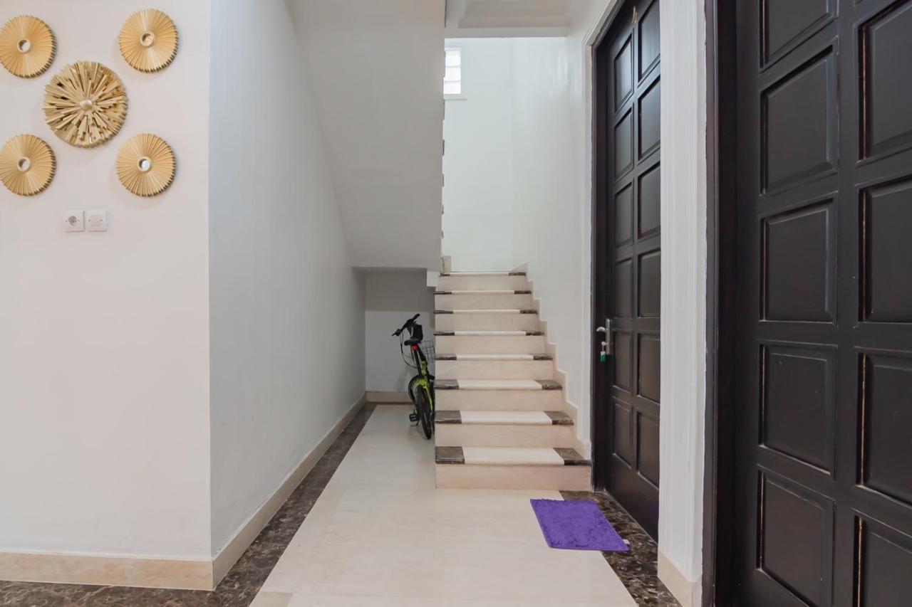 Family Homestay Syariah Cirebon Mitra Reddoorz Zewnętrze zdjęcie