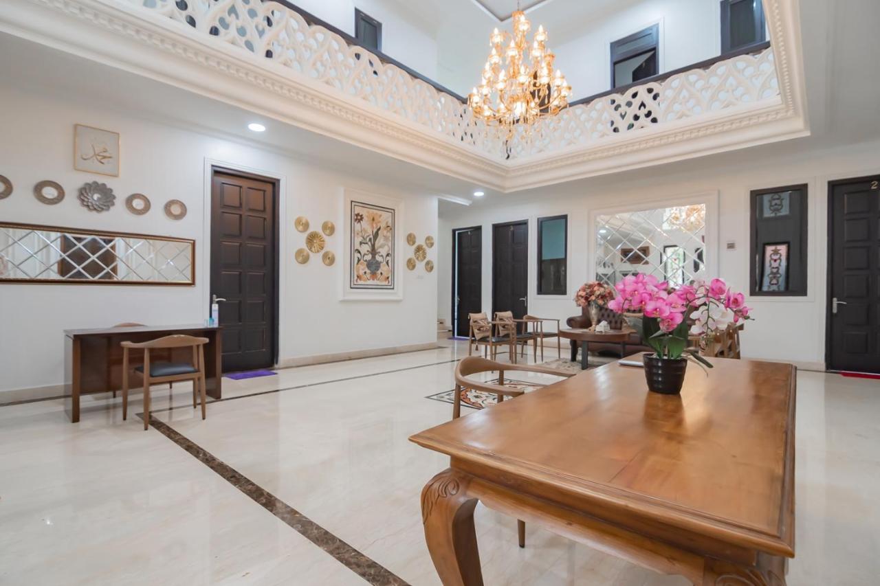Family Homestay Syariah Cirebon Mitra Reddoorz Zewnętrze zdjęcie